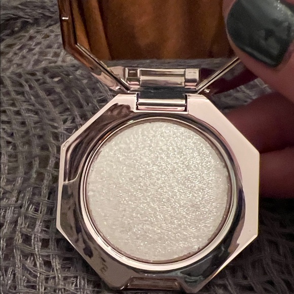 Fenty Beauty Other - Fenty Beauty Diamond White Highlighter